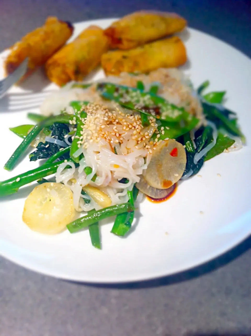 Stir fry with Thai rice noodles and vegetable spring rolls|🍓Jolejo🍓さん