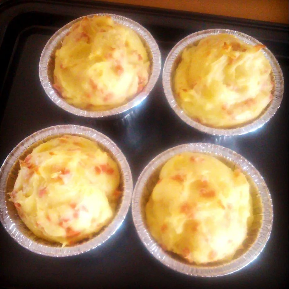 Snapdishの料理写真:cheesy mashed potatoes|HUI QINさん