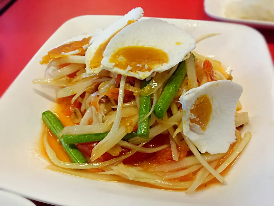 som tam with salted egg.. famous in #bangkok|Yvonne C.さん