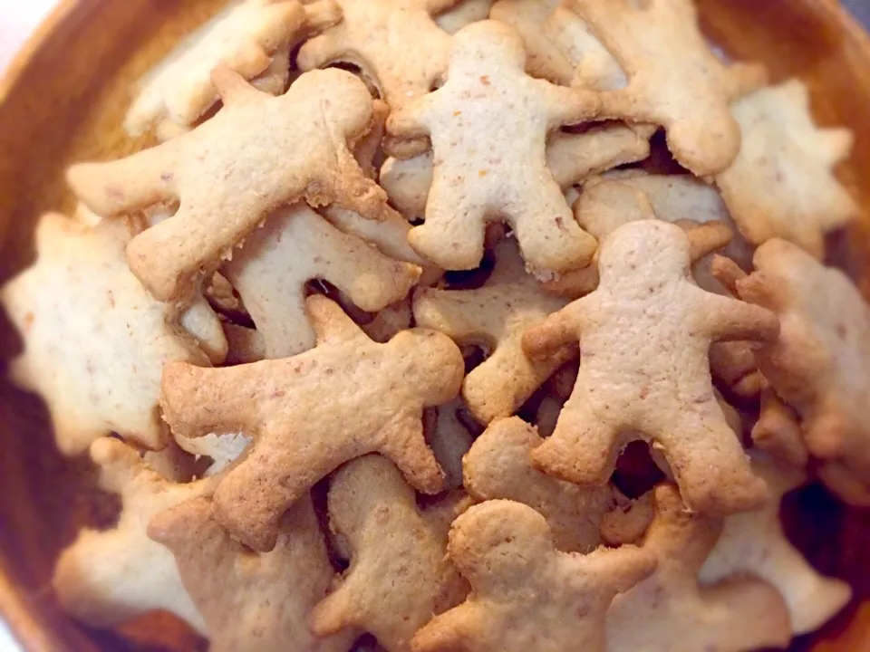 ジンジャーマン  🍪ジンジャーシロップを作ったあとの生姜をいっぱい入れて、ジンジャークッキー😋|RieRie☻さん