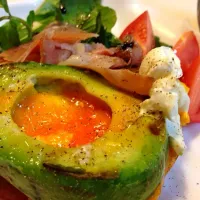 OMさんの料理 Fried egg in avocado