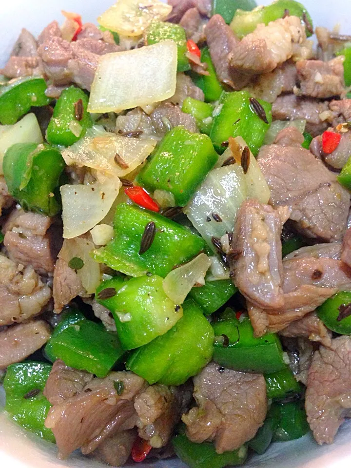 Snapdishの料理写真:Cumin seeds lamb with green pepper|penny limさん