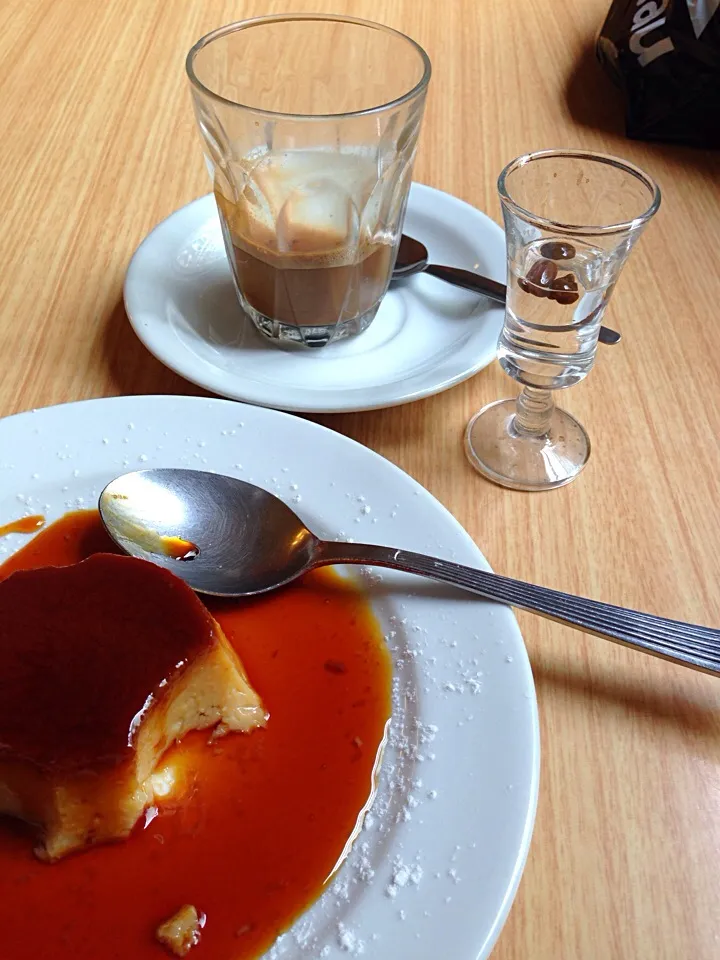 Snapdishの料理写真:Macchiato, creme brûlée, and sambucca at Donatos in Melbourne|Miriam Hughesさん