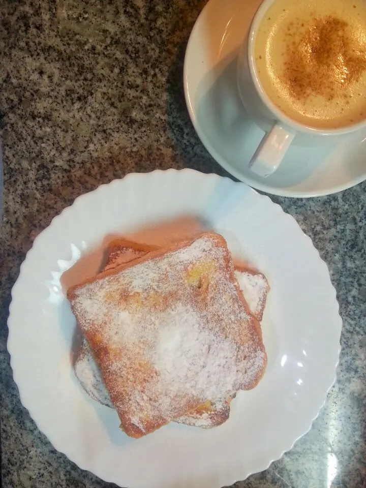 French toast and cappuccino for breakfast. :)|Marie B.さん