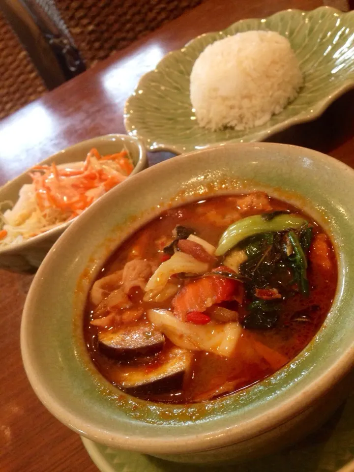 Snapdishの料理写真:✨激辛レッドカレー🍛✨|中さんさん