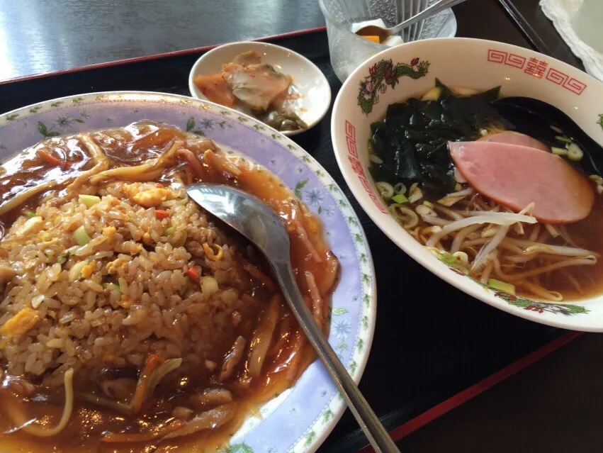 【日替定食】フカヒレあんかけチャーハンと小ラーメンを頂きました。|momongatomoさん