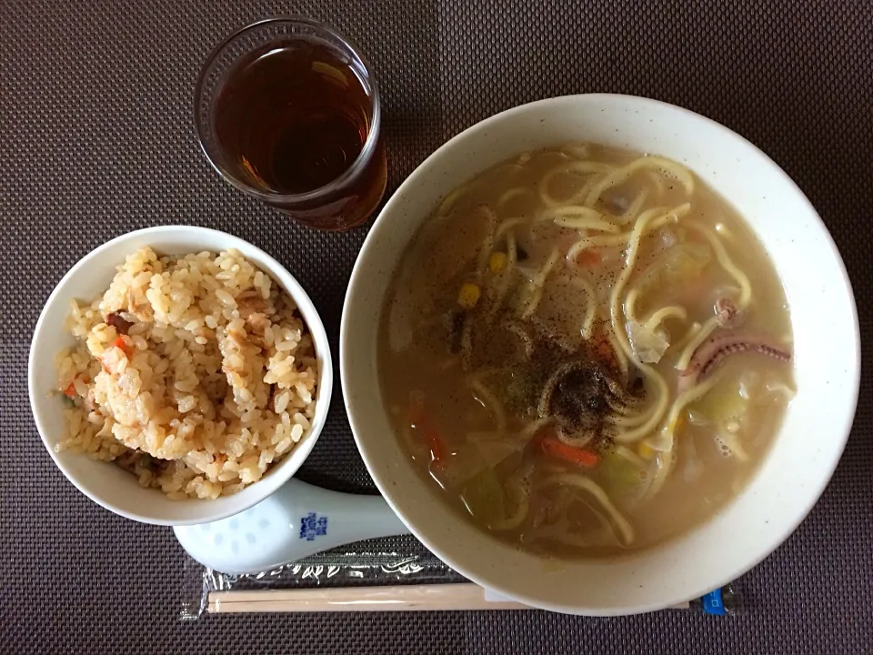 Snapdishの料理写真:長崎ちゃんぽん•五目ご飯|ばーさんさん