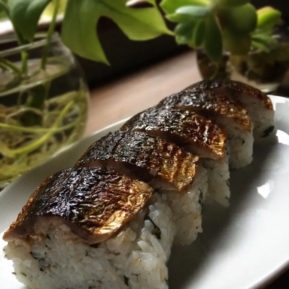 絶品♡ʕ-̼͡-ʔコーズ亭の焼き秋刀魚寿司♡ʕ-̼͡-ʔ|七海さん