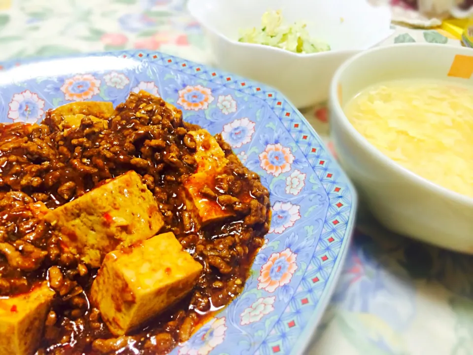 Snapdishの料理写真:麻婆豆腐~たまごスープとキャベツのサラダ~|かにゃあさん