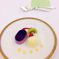 Snapdishの料理写真:デザート Mousse de raisin glacé  a la vanillle|マーペさん