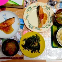 栗ご飯、空芯菜炒め、鮭のムニエル、お豆腐とネギのお味噌汁|Yukaさん