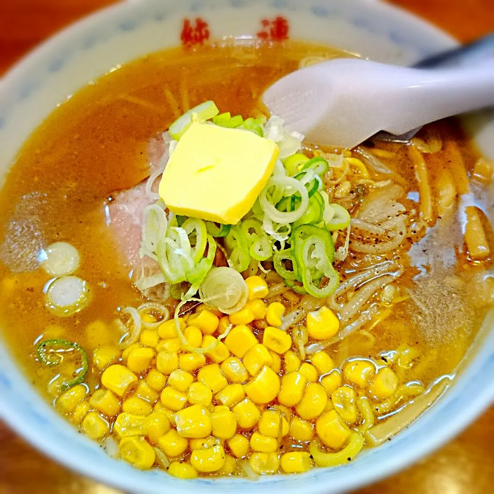 Snapdishの料理写真:今日も気分は北海道なので味噌ラーメンを！ しかし、イマイチ。思い出補正なのかもしれんが昔はもっと濃厚だったような。なんか野菜が臭いし。バターがなかったら辛かったな。|Keitaさん