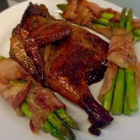 Grilled pepper chicken with bacon-wrapped asparagus|Marilyn Khooさん