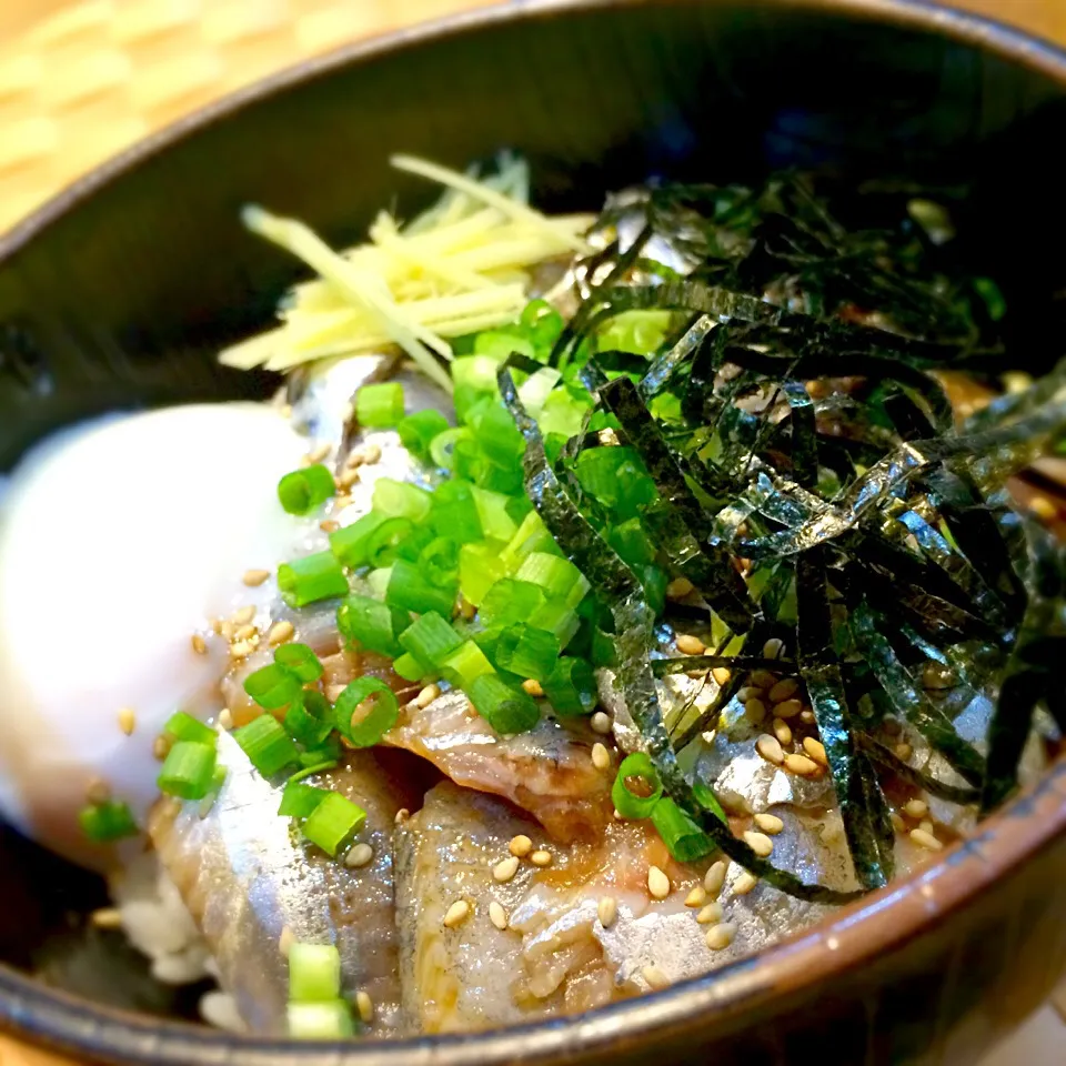 大羽イワシの漬け丼🐟|おかっぴーさん