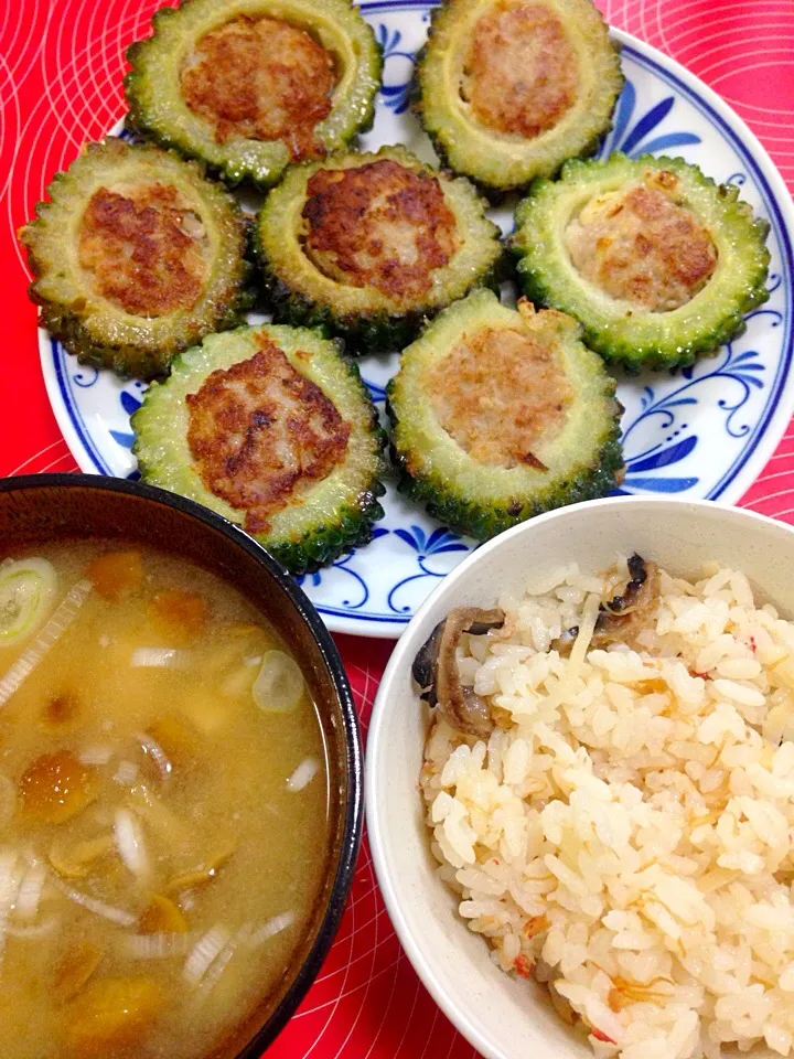 20140904 今日の夕ごはん 鯛めし残り＆なめこ汁＆ゴーヤの肉詰め|ponnaoさん