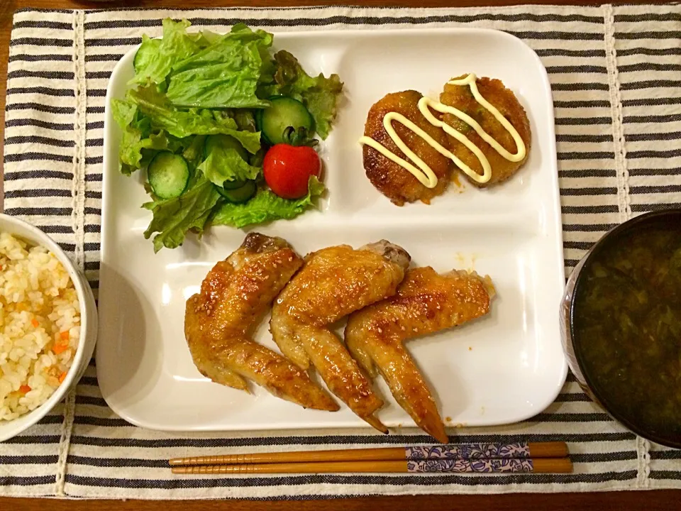 手羽先の甘辛ダレ 枝豆とチーズのれんこん餅 サラダ 鯛飯|haseseさん