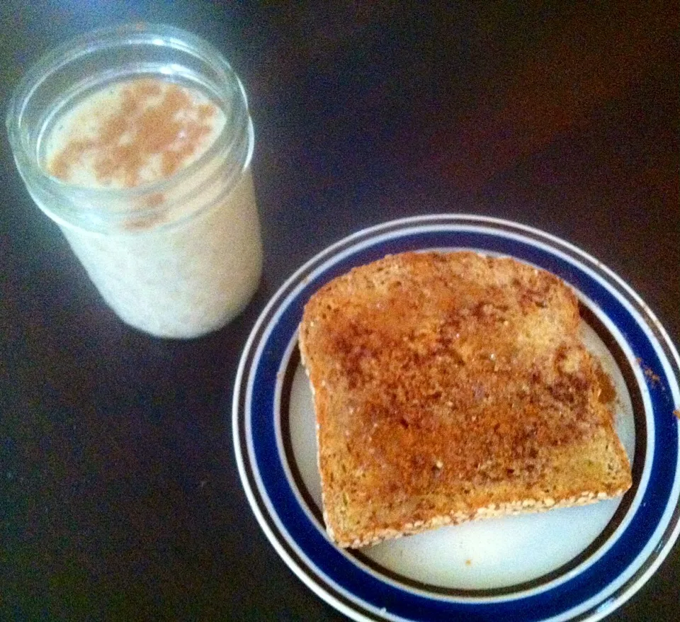 Chai smoothie with Ezekiel cinnamon honey toast|victoria valerioさん