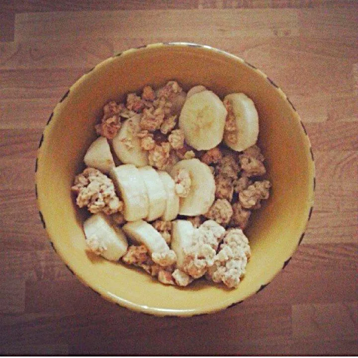 Muesli and banana|Ramona Piさん