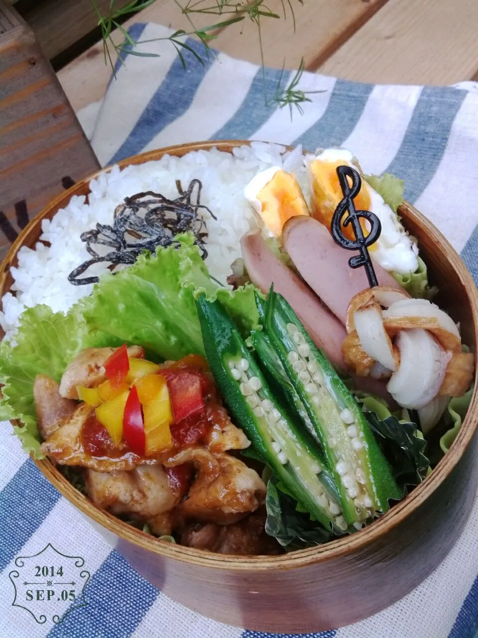 おりぃ🎀さんの牛すじのトマトシチューでチキンソテー♪
～今日のパパ弁当～|key♪さん