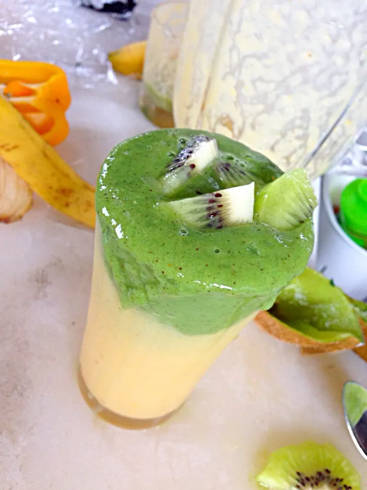 Kiwi & mango smoothie|viviさん