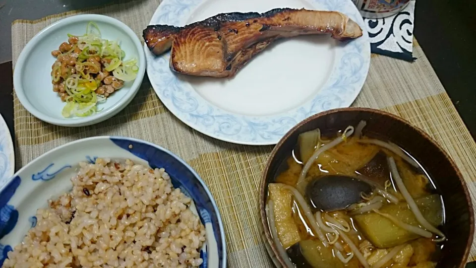 納豆＆ぶり照り焼き＆茄子の味噌汁|まぐろさん