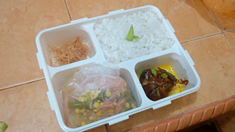 Snapdishの料理写真:bekal kantor|Ine Rossy Lienさん