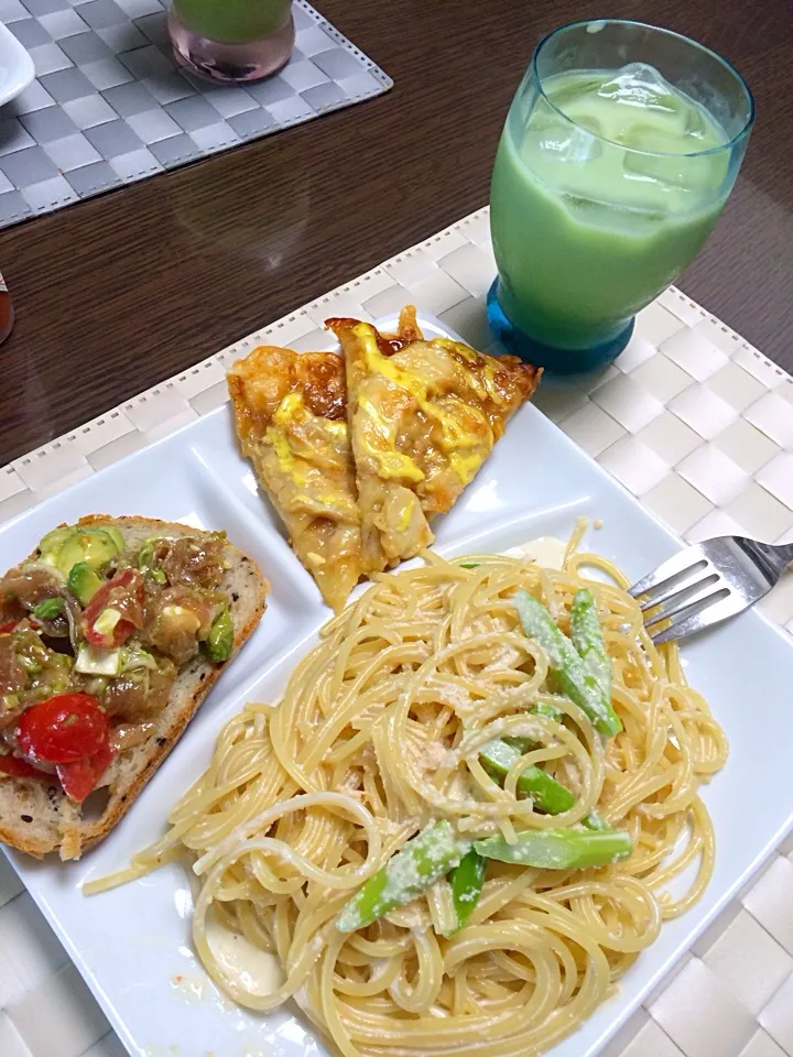 Snapdishの料理写真:明太クリームパスタ、照り焼きチキンピザ|yumieさん