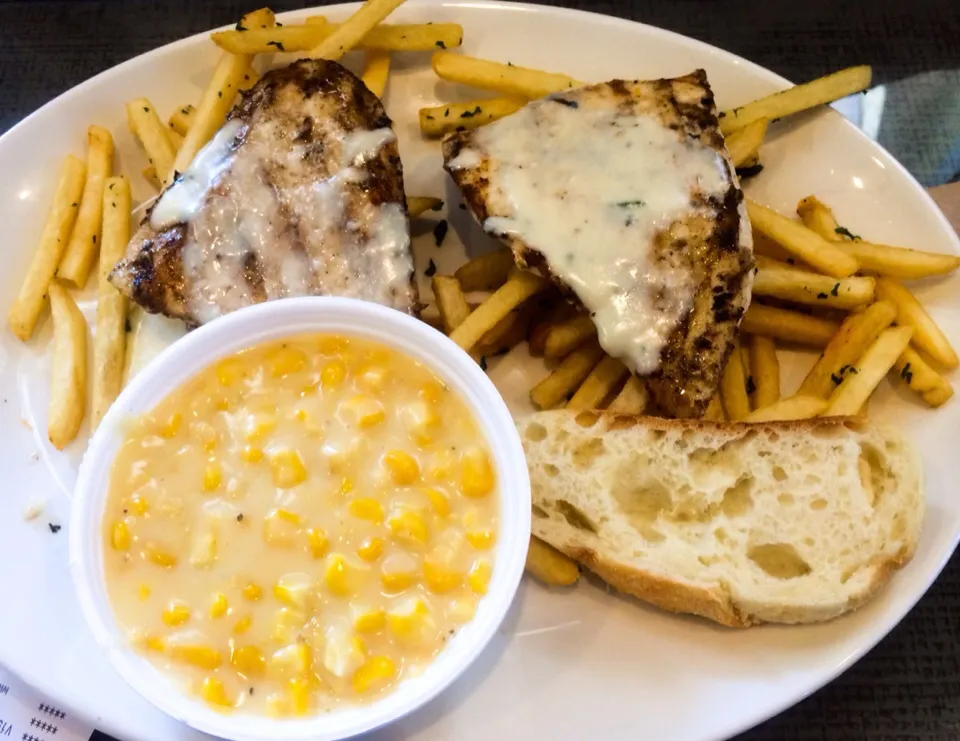 Grilled Swordfish with Garlic Butter and Creamed Corn and Fries from California Fish Grill|sooprcoolchicaさん