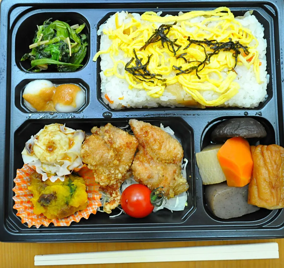 Snapdishの料理写真:Chirashi Sushi Bento|Craig Colemanさん