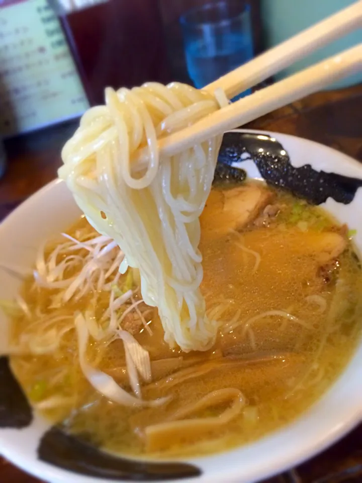 Snapdishの料理写真:地鶏パイタン麺|リフルシャッフルさん