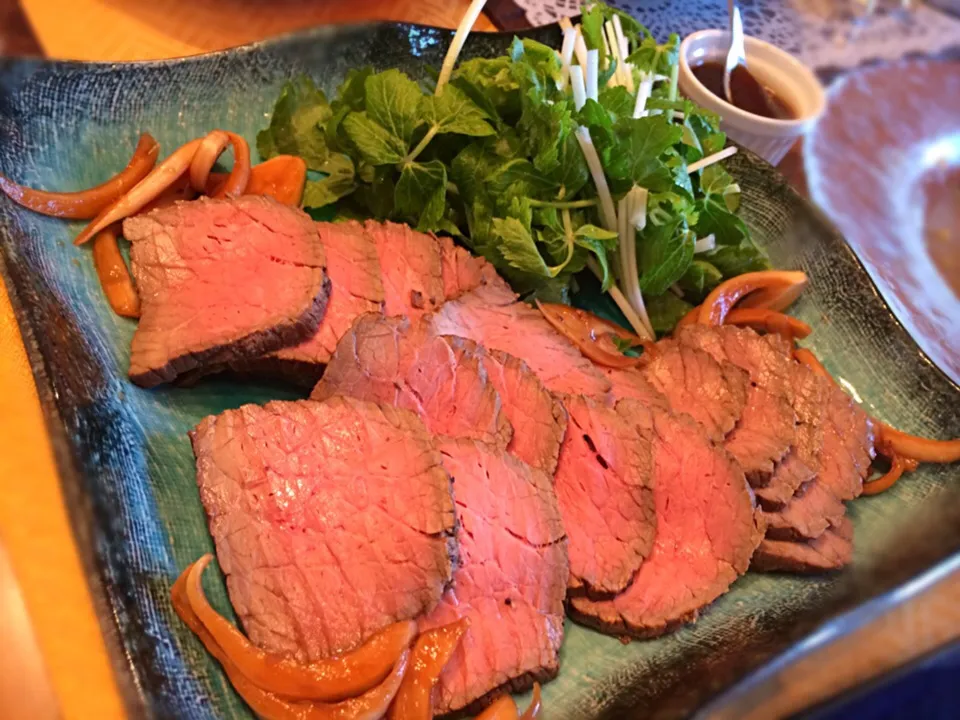 初挑戦！ローストビーフ🍖チョット火いれすぎちゃった！|namiさん