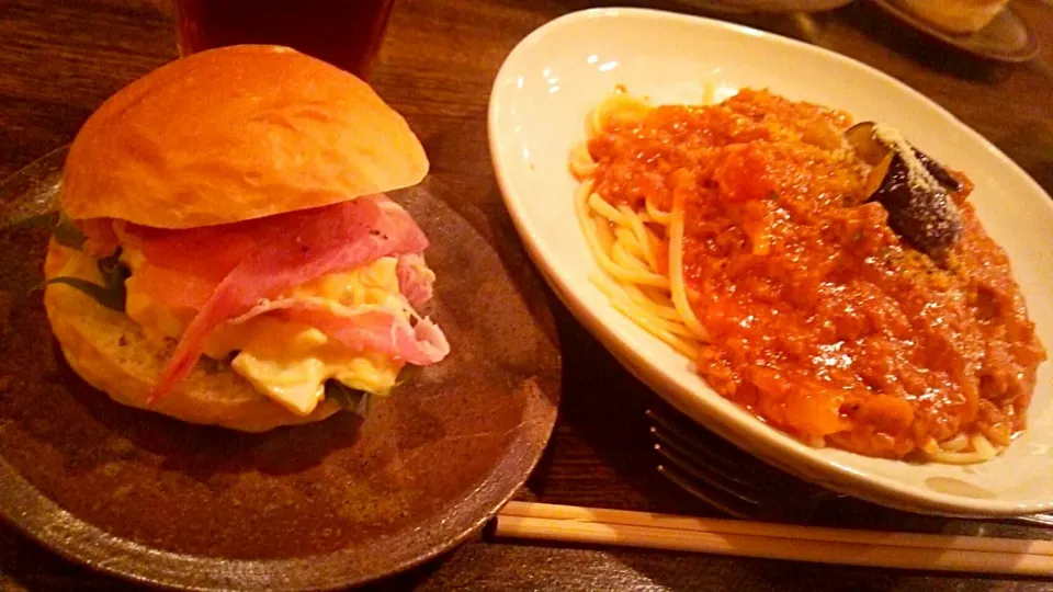 賄い飯♪ ミートソース スパゲッティ&玉子と生ハムのサンドイッチ。|Gauche Suzukiさん