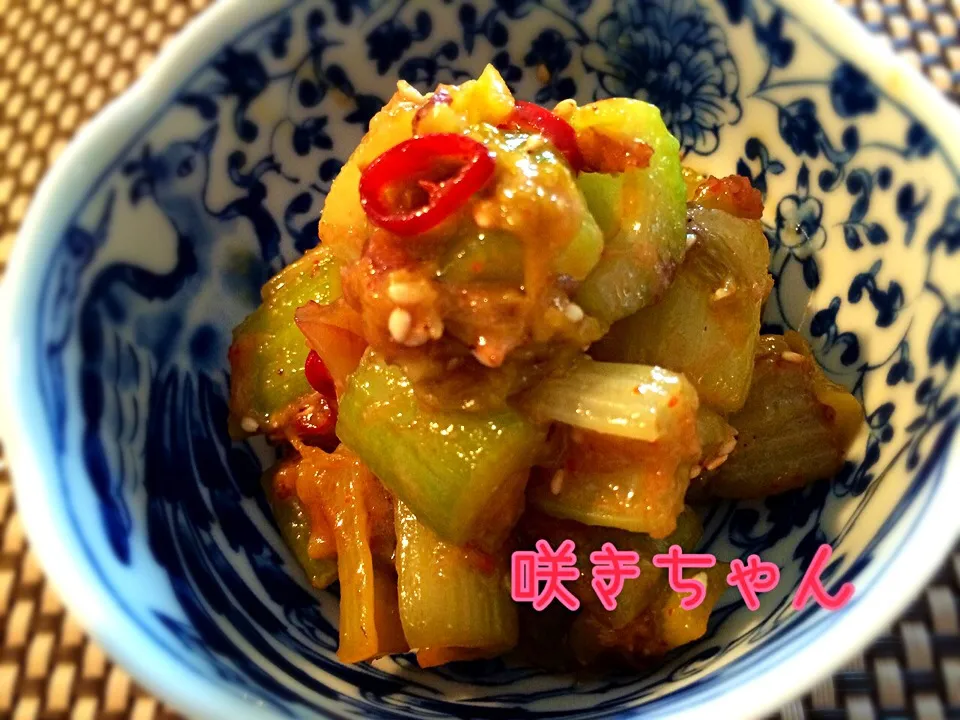 味噌と黒酢でセロリのくたくた煮💖|咲きちゃんさん