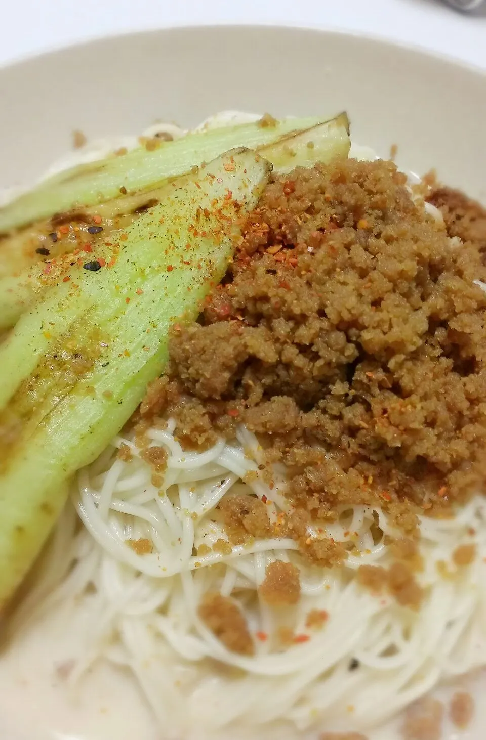 茄子と鶏そぼろの豆乳そうめん|こねえちゃんさん