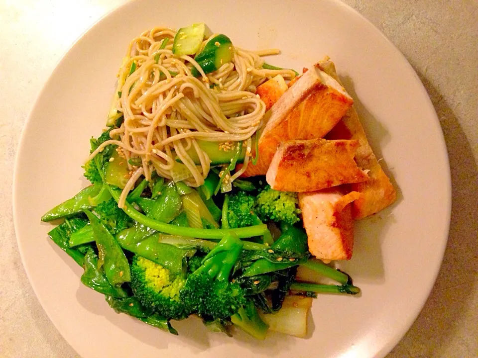 Snapdishの料理写真:Salmon, Soba Noodle Salad + Greens|Chrisy Hillさん