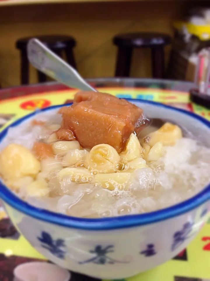 Lotus Seed Taro White Fungus Sweet Soup|Sam: photos by iPhoneさん