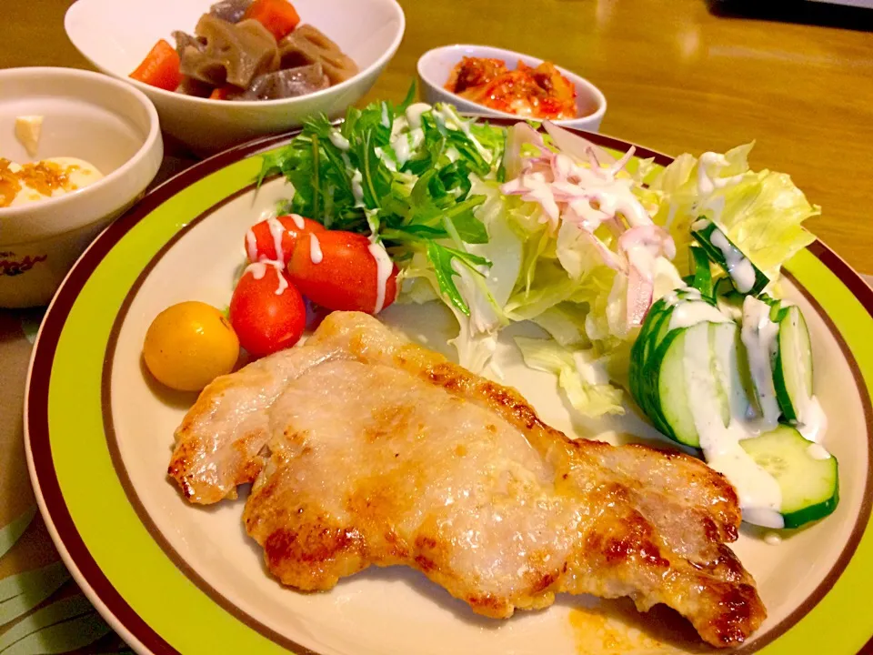 麦豚の塩麹漬けで夕食🍴🍴|かずみさん