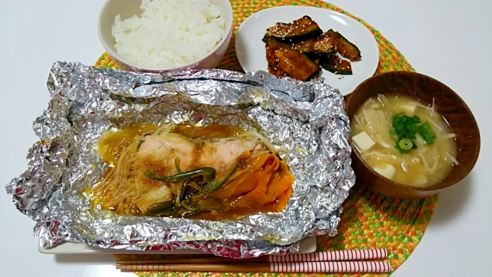 鮭のチャンチャン焼き風、南瓜の甘辛炒め、お味噌汁♡|yuiさん