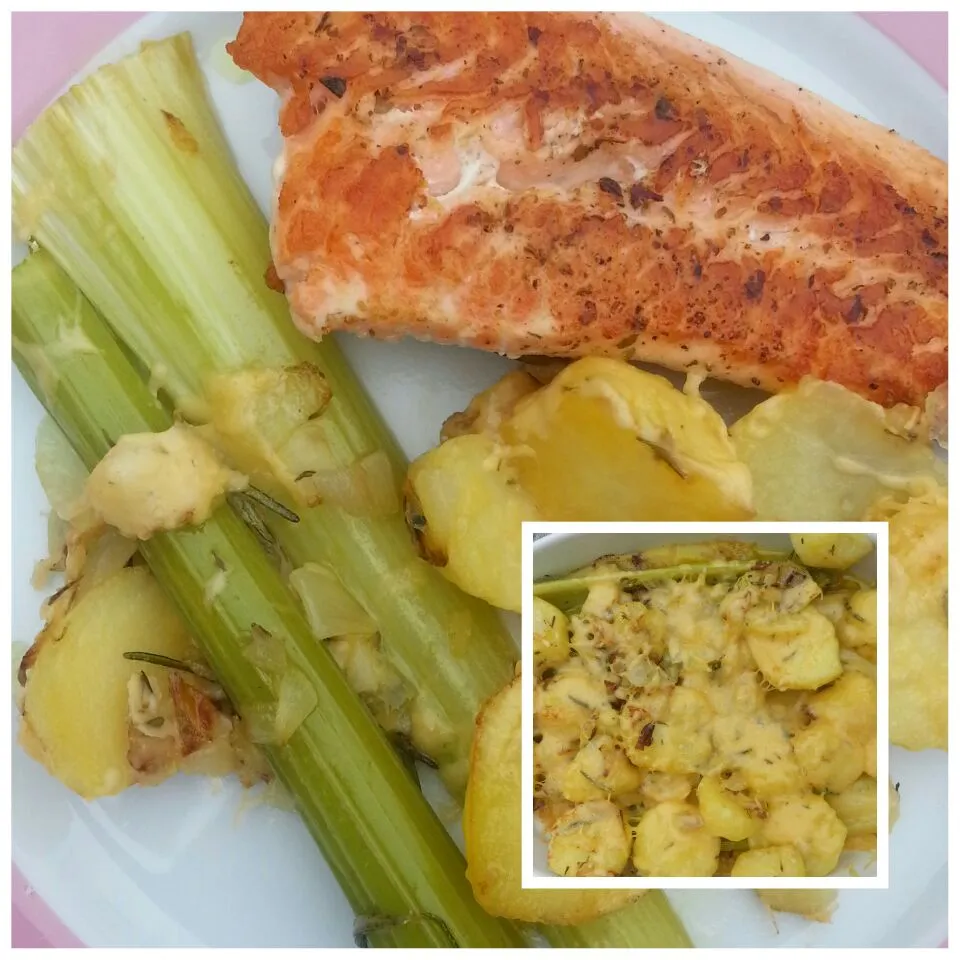 Baked #potatoes with #salmon and #celery|Hans Stavleuさん