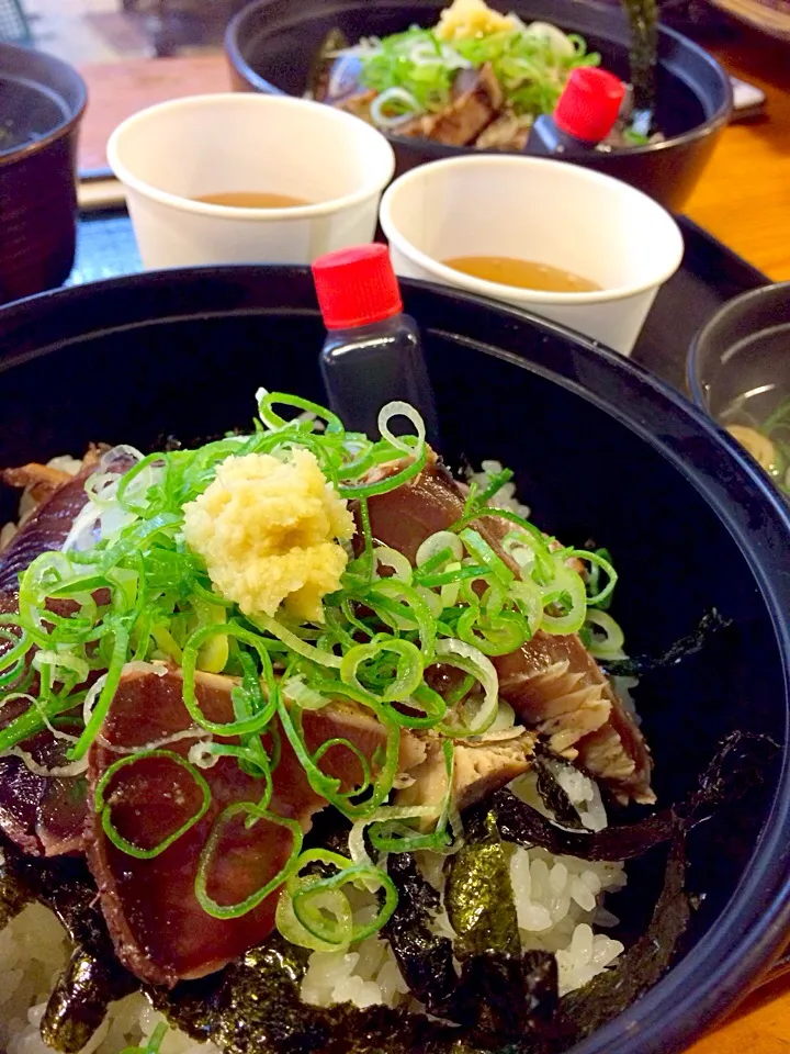 Snapdishの料理写真:高知、かつおのたたき丼|くぽさん