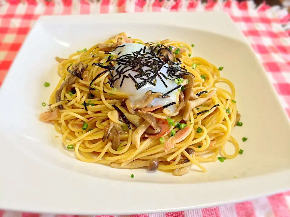 きのこパスタ バター醤油風味 温玉のせ|よっしーさん