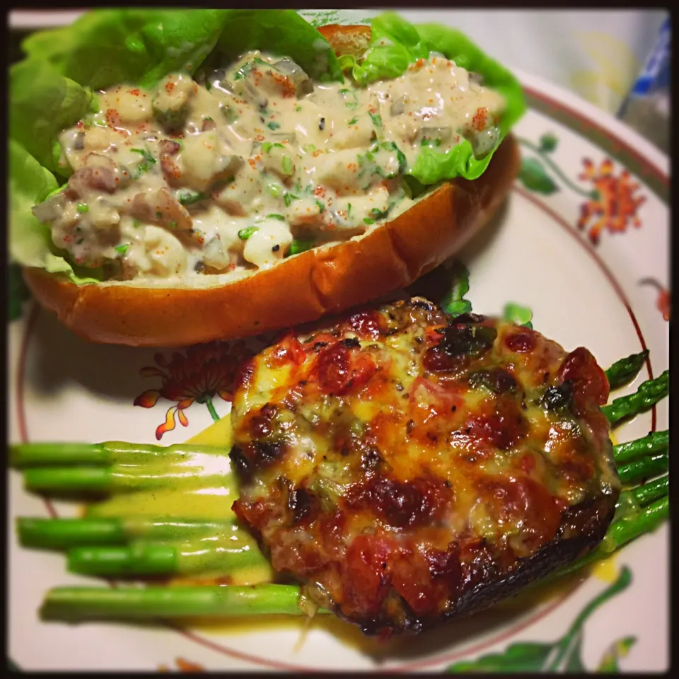 Crayfish Butter Roll with Grilled Portobello Mushrooms & Asparagus in a tangy Hollandaise sauce|trishbebeさん