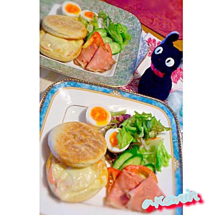 今朝の朝食、ハム&とろけるチーズのマフィン★|Akeminさん