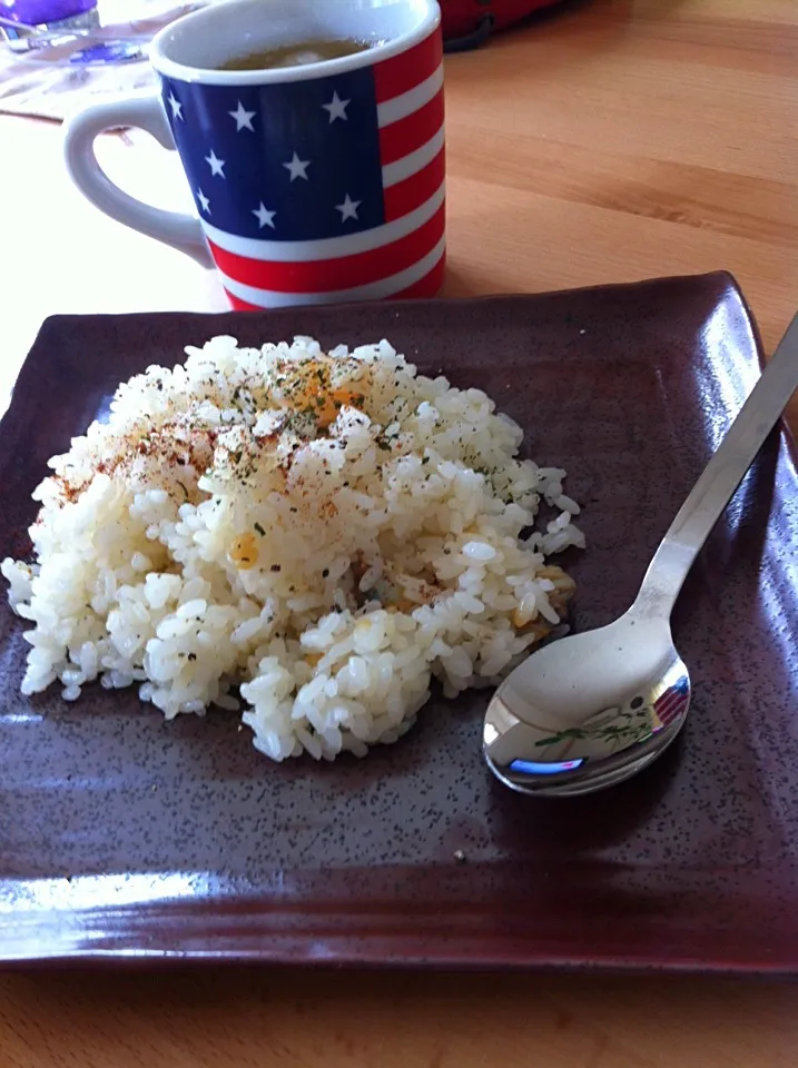 Snapdishの料理写真:炊飯器でシーフードピラフ|かろやんさん