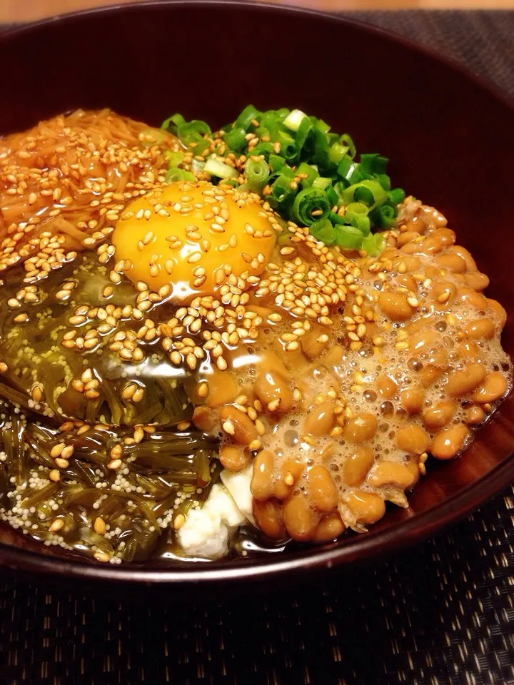 納豆腐卵ナメタケ子持ちメカブご飯♪|Takaki Sasakiさん