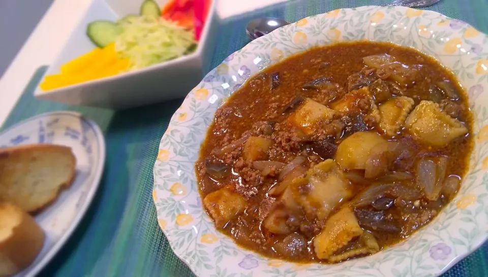 ラビオリーニとナスとひき肉のストロガノフ風|Manabu Tanakaさん