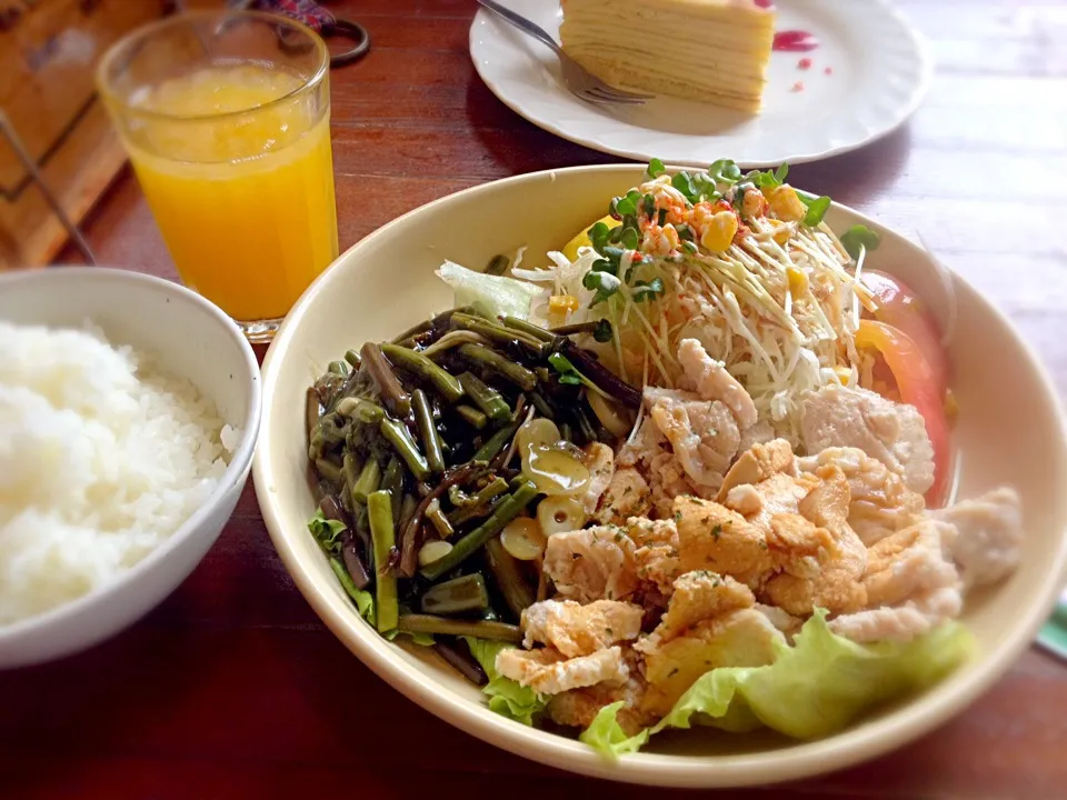 ランチ♡とりにくと山菜|たきゃたさん