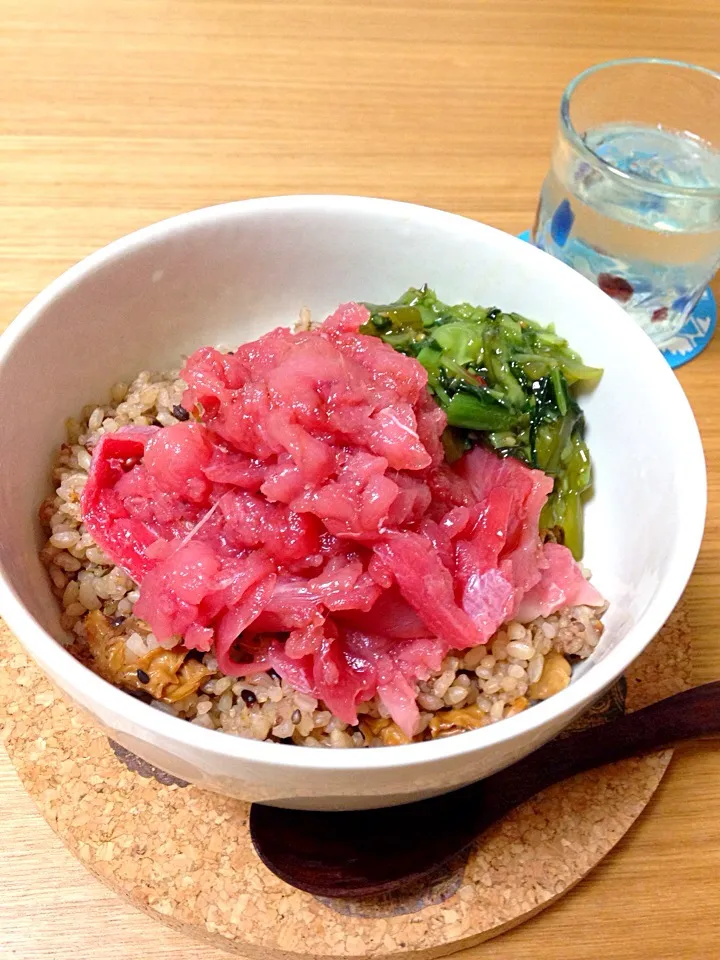 マグロのすきみ丼  野沢菜漬  ほんとの酎ハイ|koinasubiさん