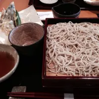 Snapdishの料理写真:粗挽き、九一蕎麦の二色の天セイロ|Mitsuko Ogakiさん