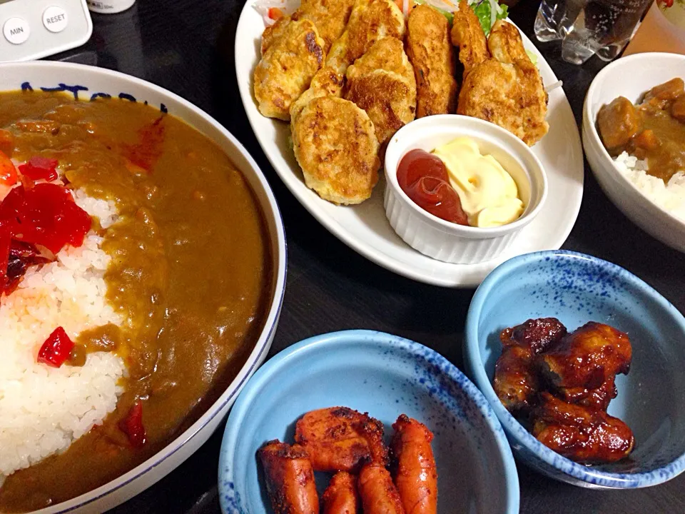 今日の晩ご飯は、鶏肉のピカタ、くるくるポークチャップ、炙り明太子、昨日のカレー。|ゆえさん